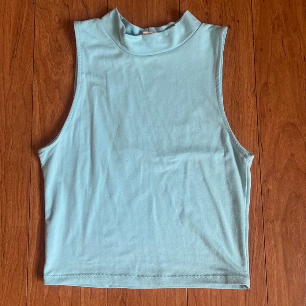 High neck sleeveless crop top